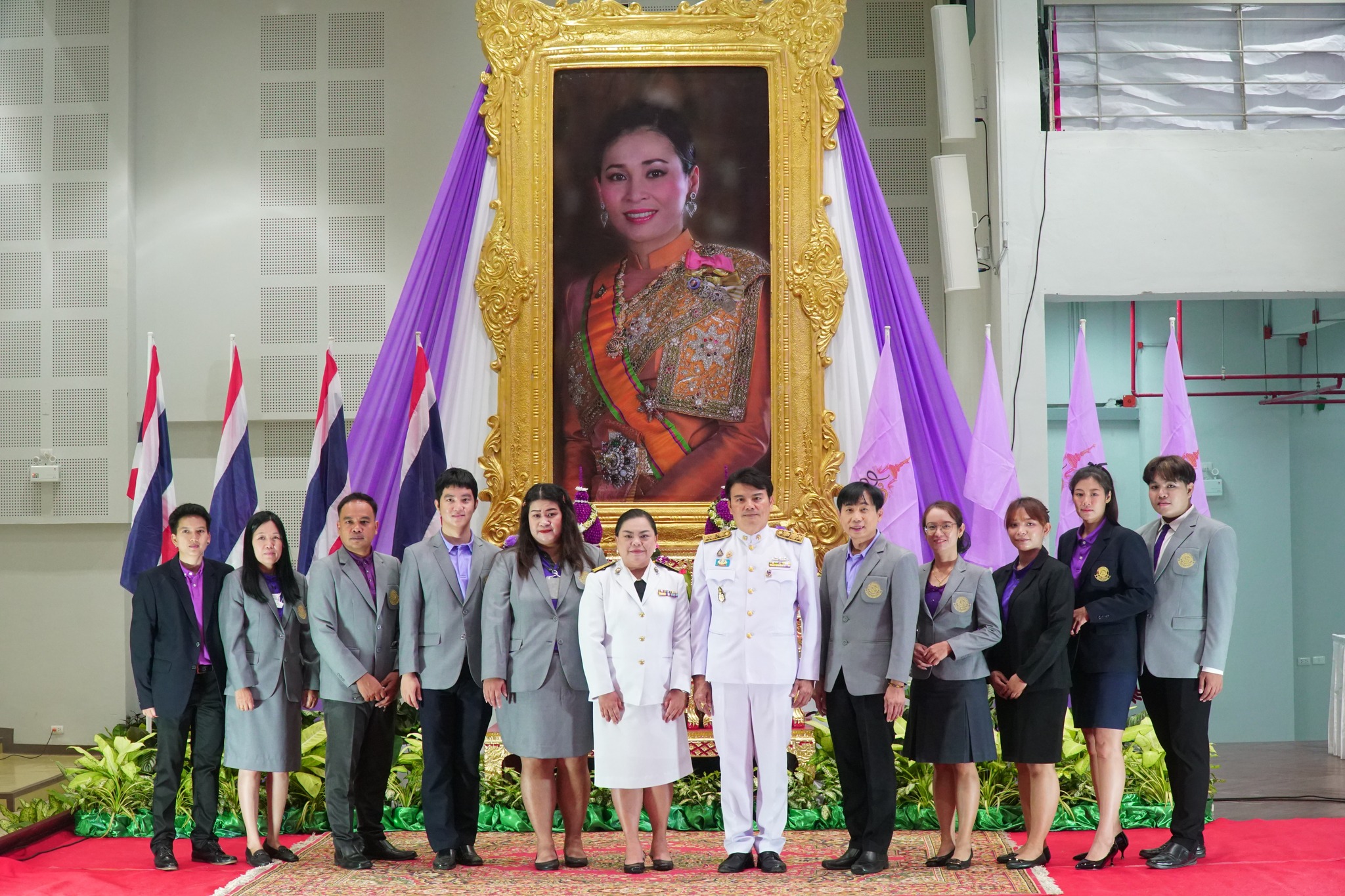 ผู้อำนวยการสำนักงานวิทยาเขตกำแพงแสน นำผู้บริหารและบุคลากร สำนักงานวิทยาเขตกำแพงแสน ร่วมพิธีถวายพระพรชัยมงคล สมเด็จพระนางเจ้าสุทิดา พัชรสุธาพิมลลักษณ พระบรมราชินี เนื่องในโอกาสวันเฉลิมพระชนมพรรษา