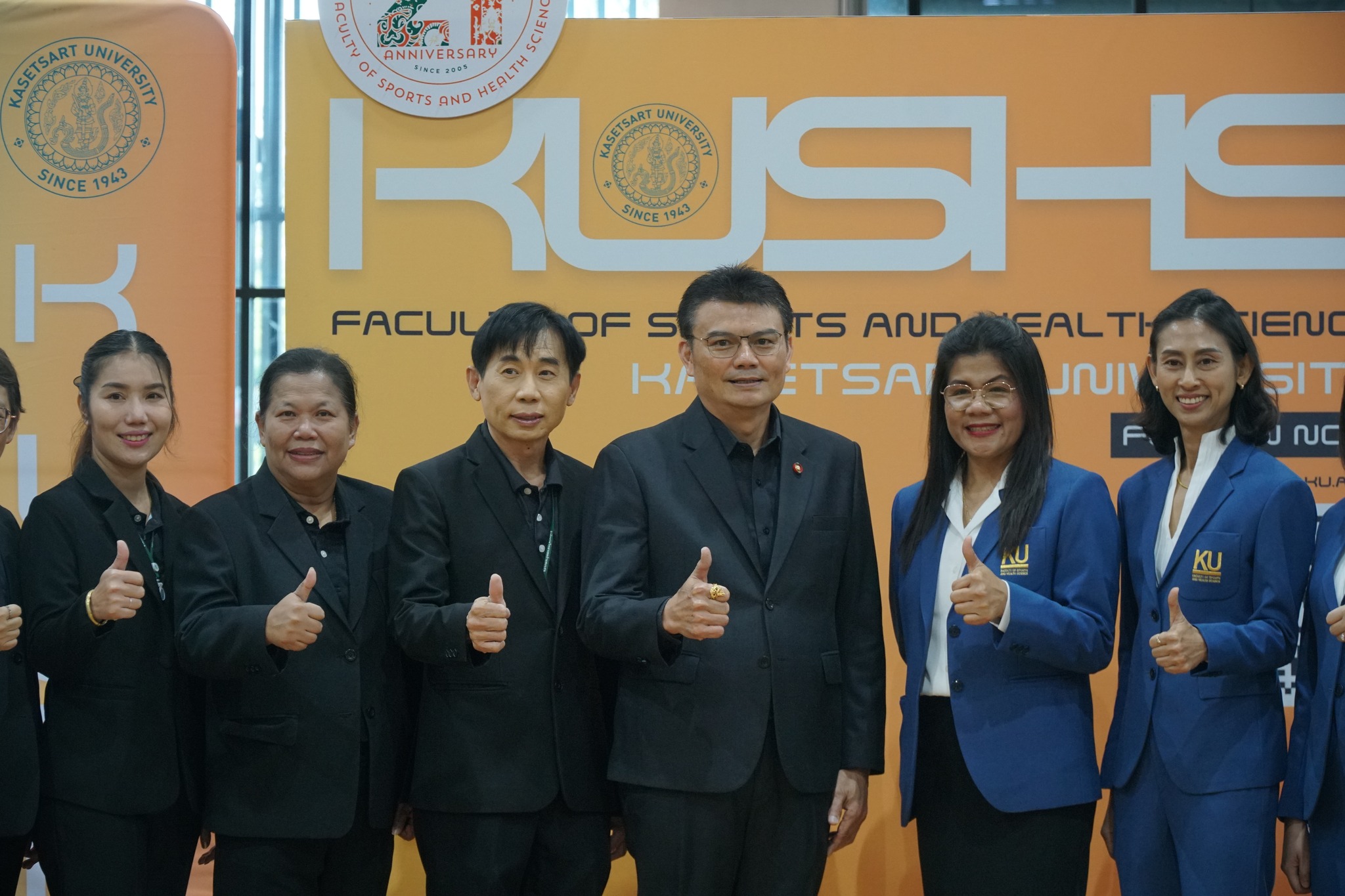 ผู้อำนวยการสำนักงานวิทยาเขตกำแพงแสน พร้อมด้วยคณะผู้บริหารและบุคลากร ร่วมแสดงความยินดีเนื่องในโอกาสวันคล้ายวันสถาปนาคณะวิทยาศาสตร์การกีฬาและสุขภาพ ครบรอบ 21 ปี